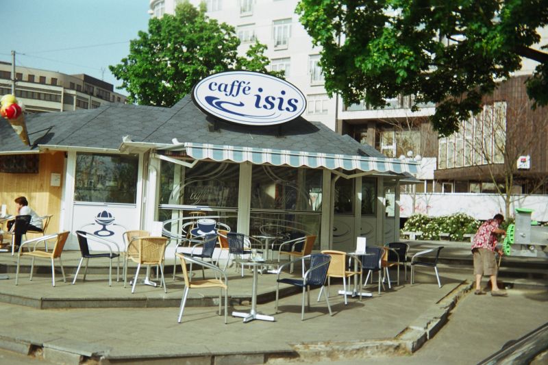 Výsuvná markýza na kavárně Caffé ISIS