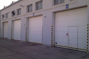 Průmyslová vrata v objektu VSP auto a.s. - MERCEDES BENZ
