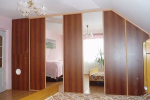 Vestavěné skříně - rodinné domy a byty Plzeň a okolí
