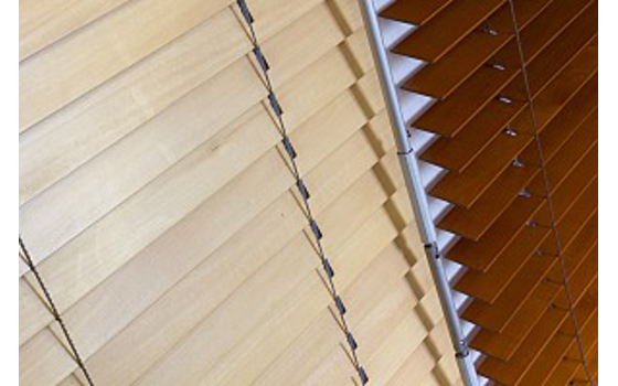 Dřevěné žaluzie horizontální - lamela 25 mm