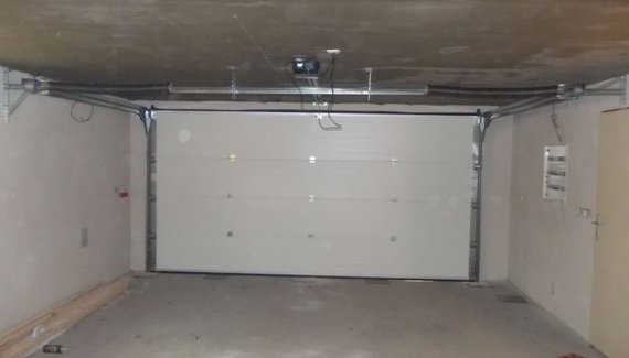 Sekční garážová vrata Delta - Losiná