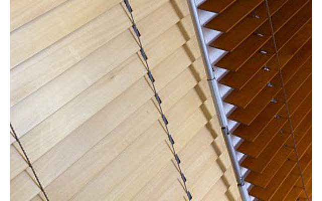 Dřevěné žaluzie horizontální - lamela 50 mm